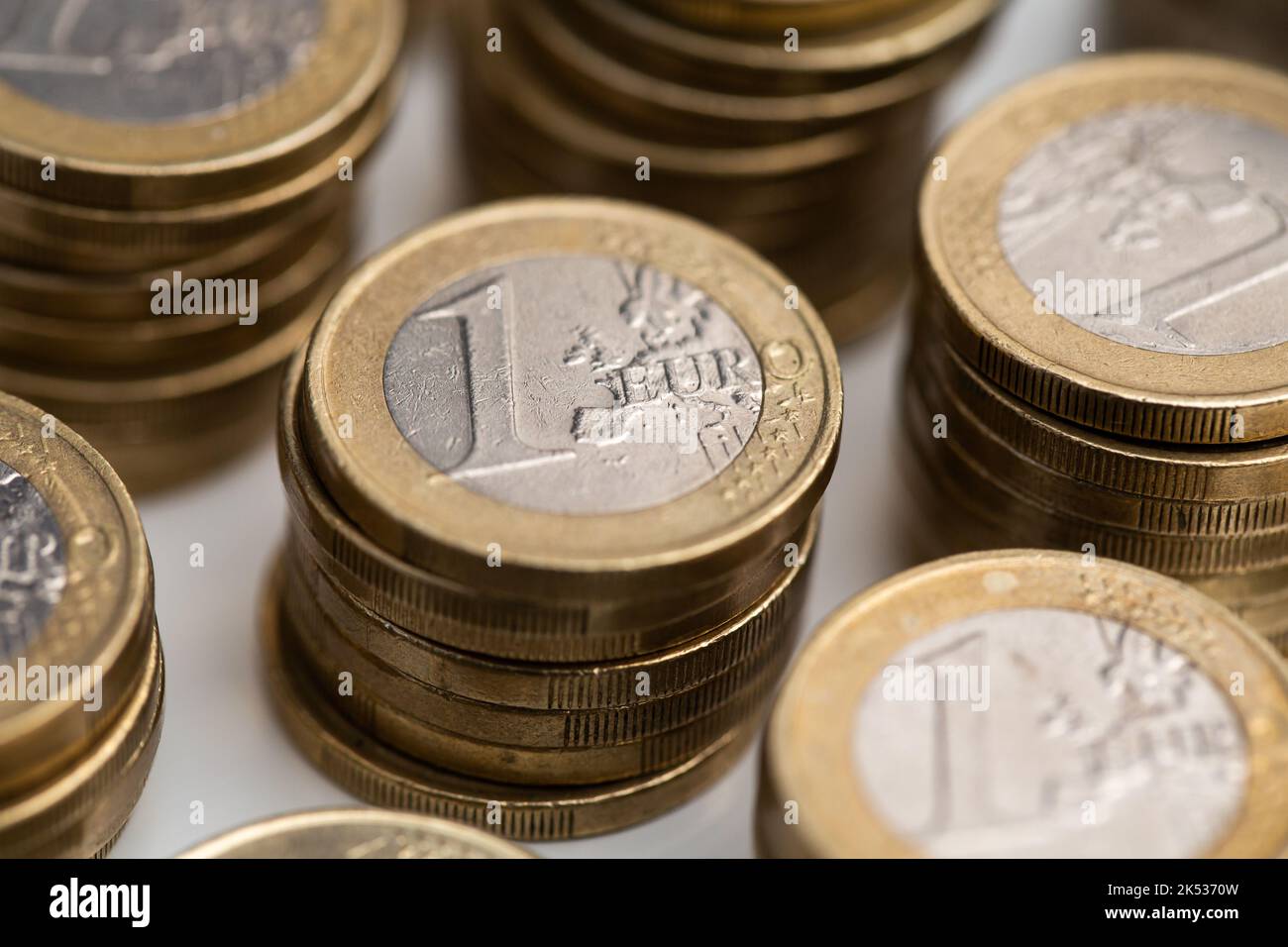 Molte monete in euro. Foto Stock