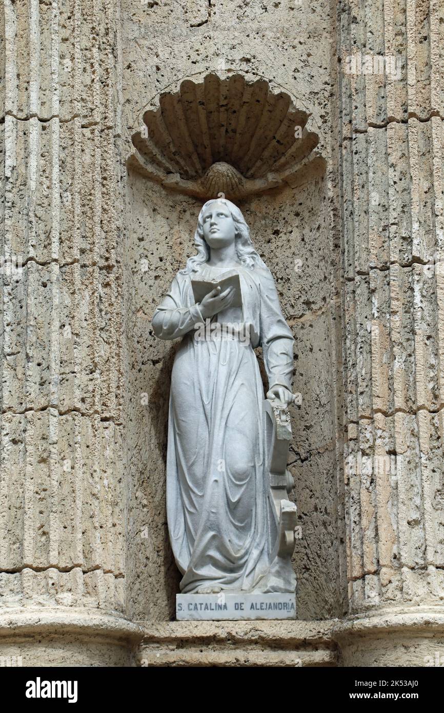 Statua di Santa Caterina d'Alessandria sulla facciata della Cattedrale di Cartagena de Indias in Colombia Foto Stock