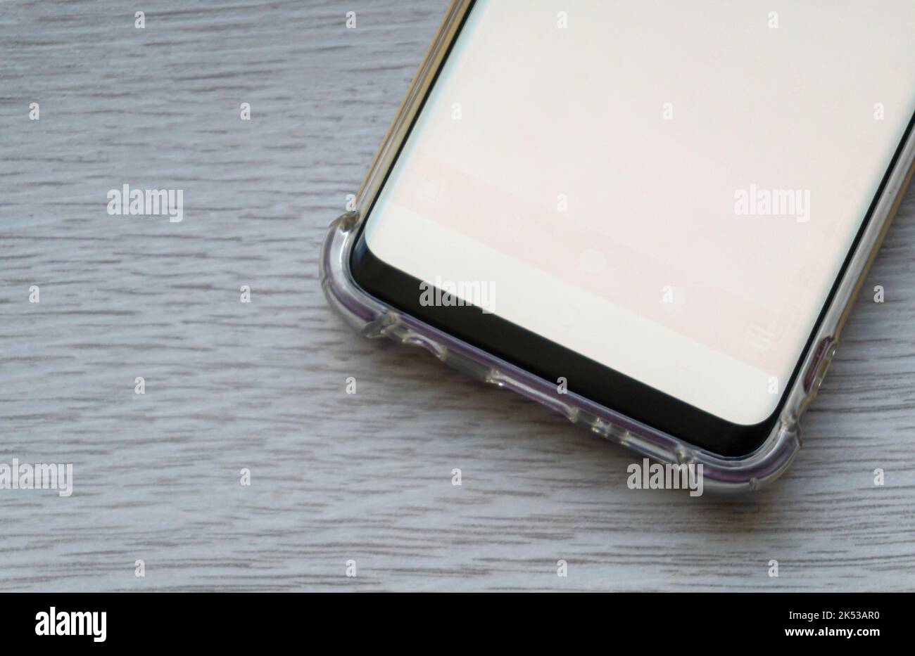 Schermo OLED Burn-in sul telefono Samsung. Segni visibili, schermata bruciata di uno smartphone. Varsavia, Polonia - 5 ottobre 2022 Foto Stock