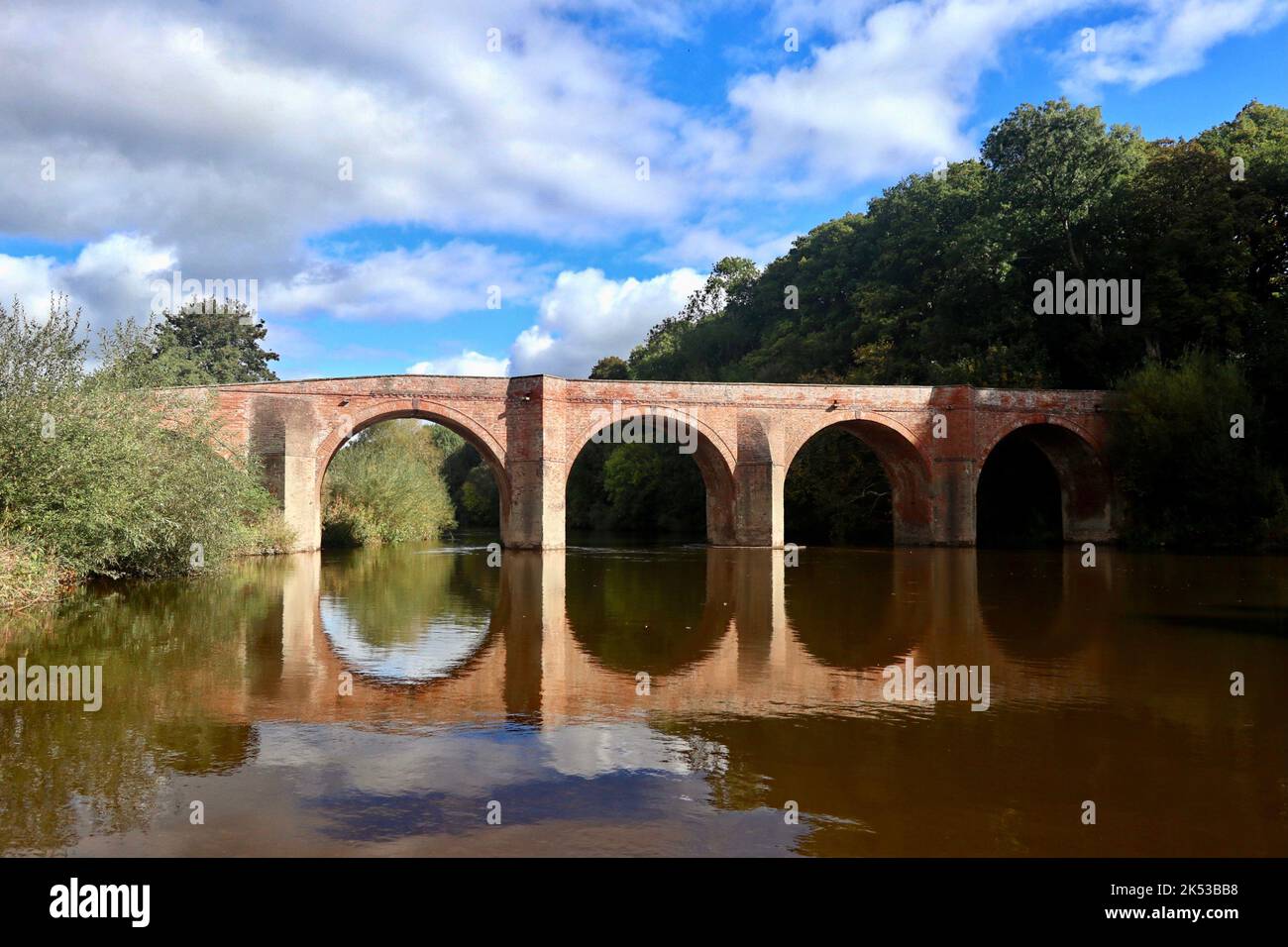 Ponte di Bredwardine che attraversa il fiume Wye Foto Stock