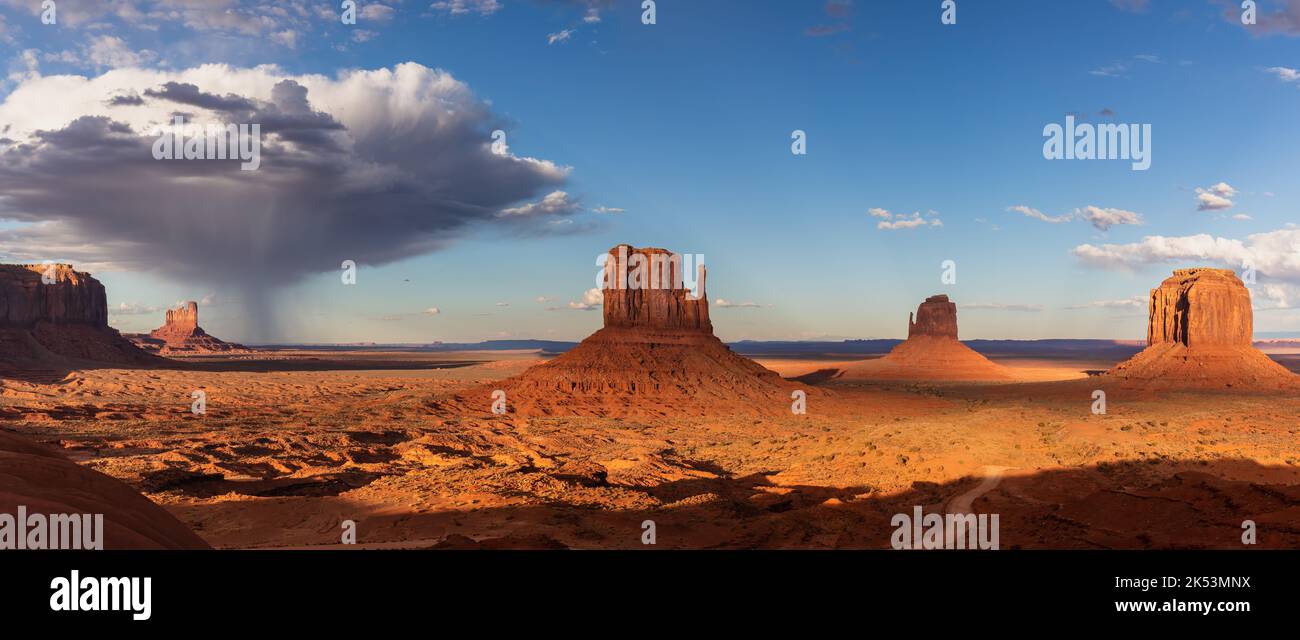 Foto panoramica di Monument Valley nello Utah USA Foto Stock