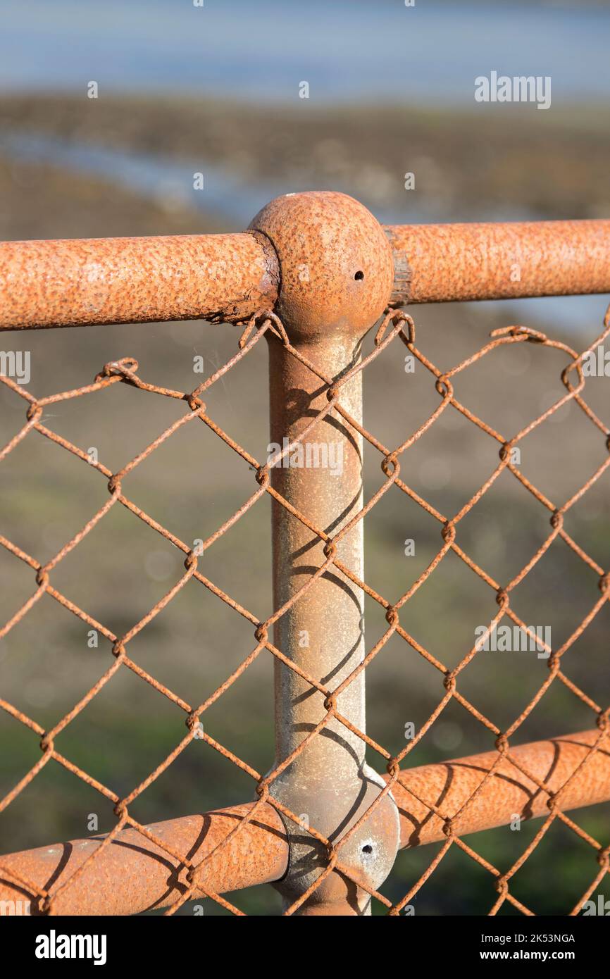 Ringhiere arrugginite molto intemperie Foto Stock