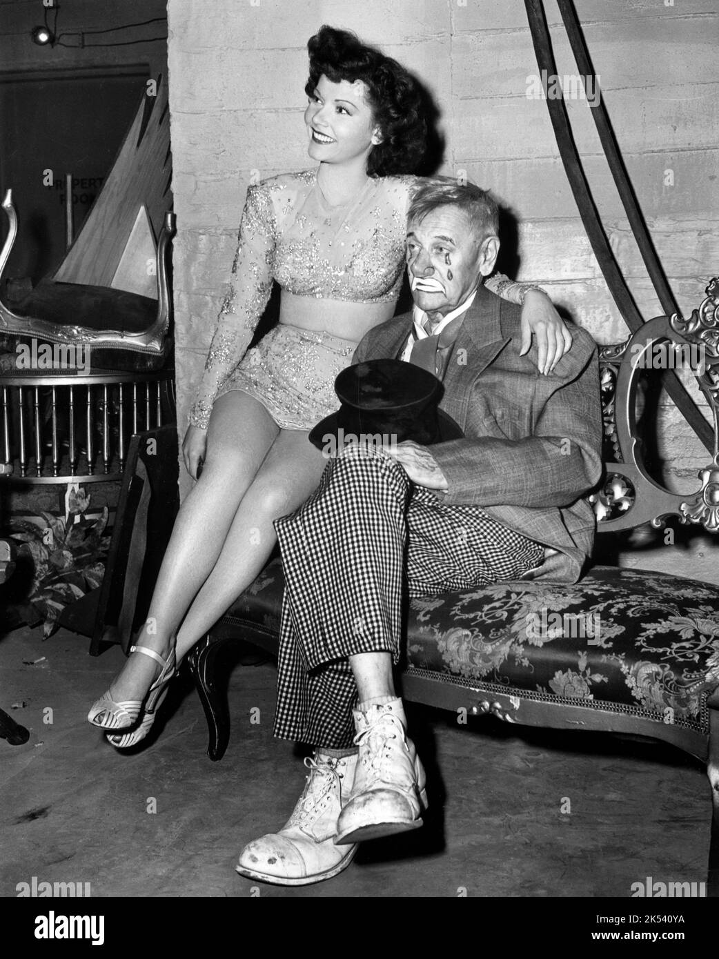 Grace McDonald, Charley Grapewin, on-set of the Film, 'Follow the Boys', Universal Pictures, 1944 Foto Stock