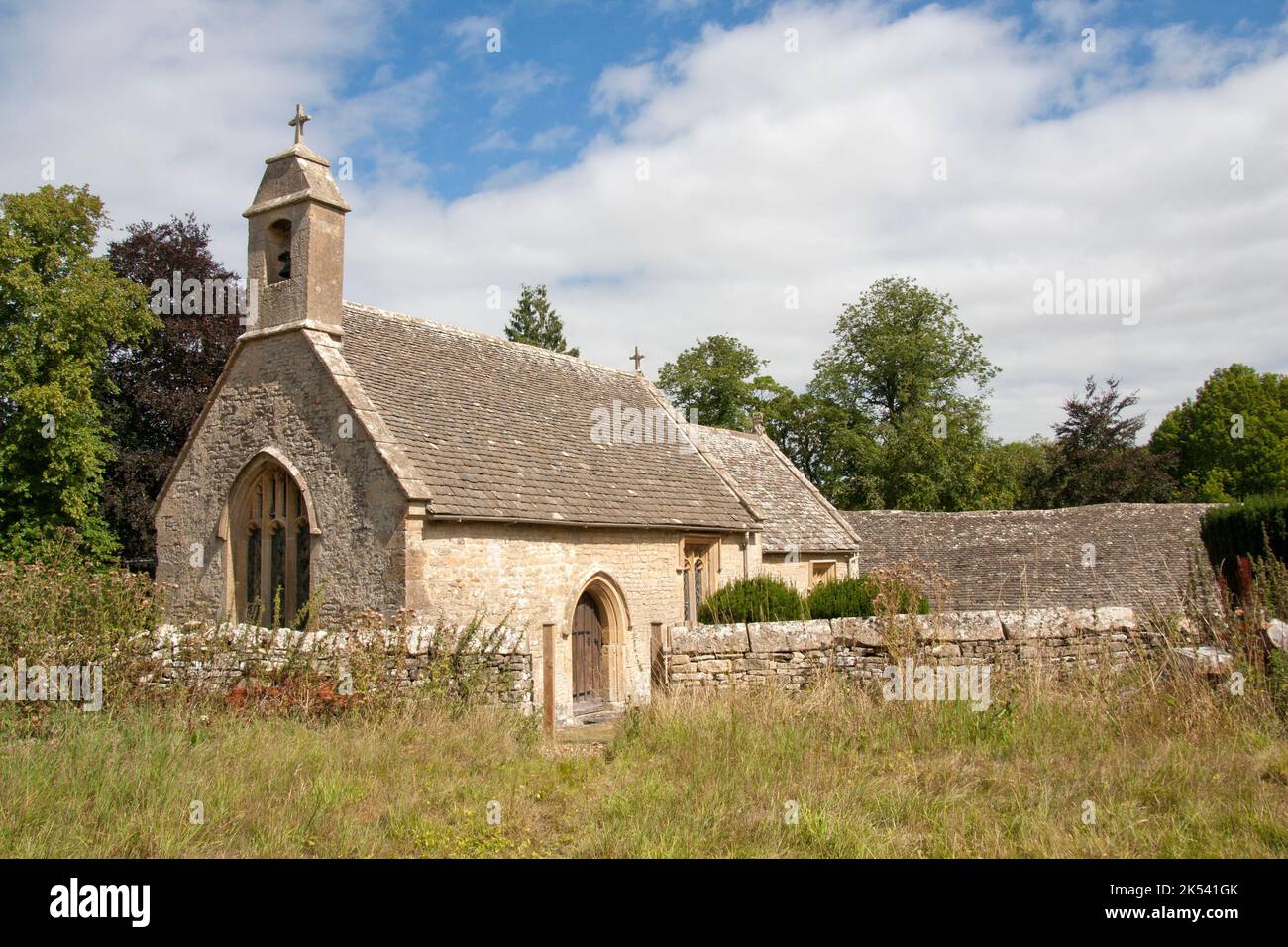 Quant piccola chiesa parrocchiale di St Mary (CCT), Shipton Solers, Cotswolds, Gloucestershire, Inghilterra Foto Stock