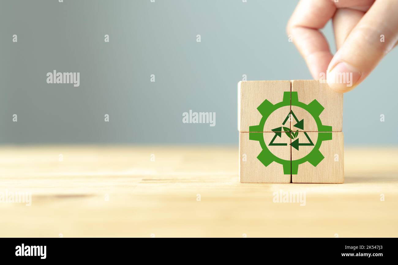Concetto di riciclaggio e zero rifiuti. Strategia a lungo termine neutra per il clima. Sviluppo sostenibile delle imprese. Riutilizzare i simboli Riduci riciclaggio. Consum cosciente Foto Stock