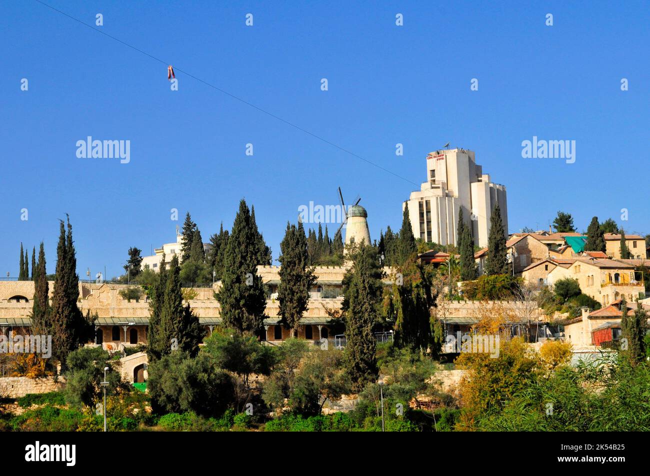 Una vista di Mishkenot Sha'anim a Gerusalemme, Israele. Foto Stock