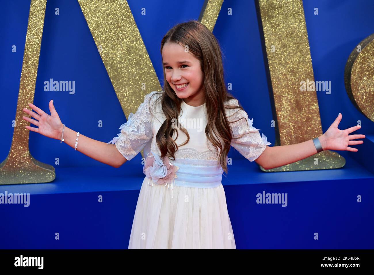 Londra, Regno Unito , 05/10/2022, Alisha Weir arriva al Cast e i registi partecipano alla conferenza stampa del BFI London Film Festival per il Matilda The Musical di Roald Dahl, pubblicato da Sony Pictures nei cinema di tutta la Gran Bretagna e Irlanda il 25th novembre - 5th ottobre 2022, Londra, Regno Unito. Foto Stock