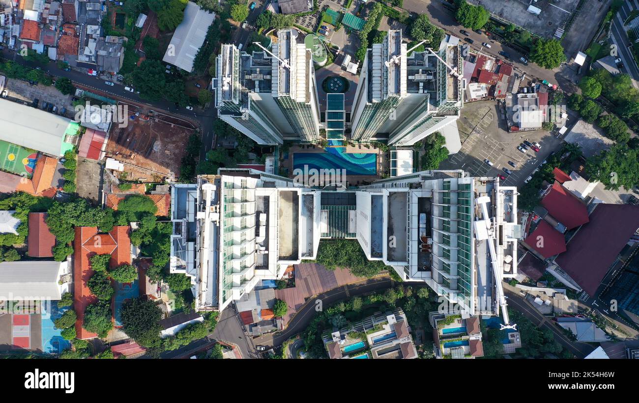 Vista dall'alto dell'edificio residenziale di Jakarta. Vista degli uccelli grattacieli Foto Stock