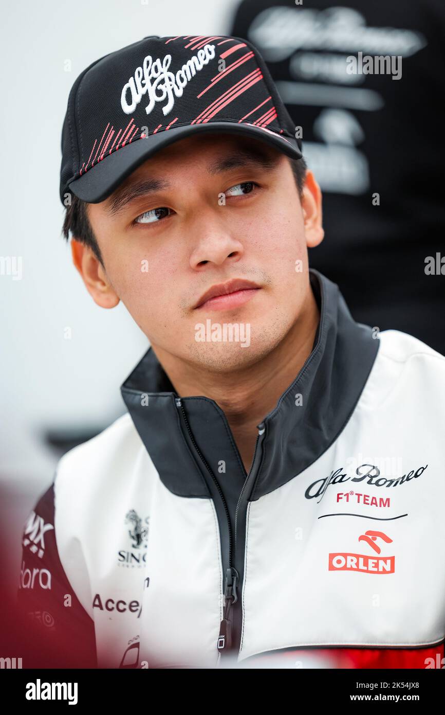 ZHOU Guanyu (chi), Alfa Romeo F1 Team ORLEN C42, ritratto durante la Formula 1 Honda Japanese Grand Prix 2022, 18th° round del Campionato del mondo FIA di Formula uno 2022 dal 7 al 9 ottobre 2022 sul Suzuka International Racing Course, a Suzuka, prefettura di mie, Giappone - Foto: Florent Gooden / DPPI/DPPI/LiveMedia Foto Stock