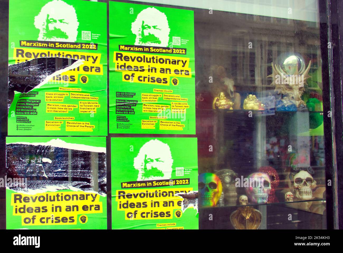 Idee rivoluzionarie in un'era di crisi manifesti comunisti contro l'austerità, la povertà e l'ingiustizia sociale Foto Stock