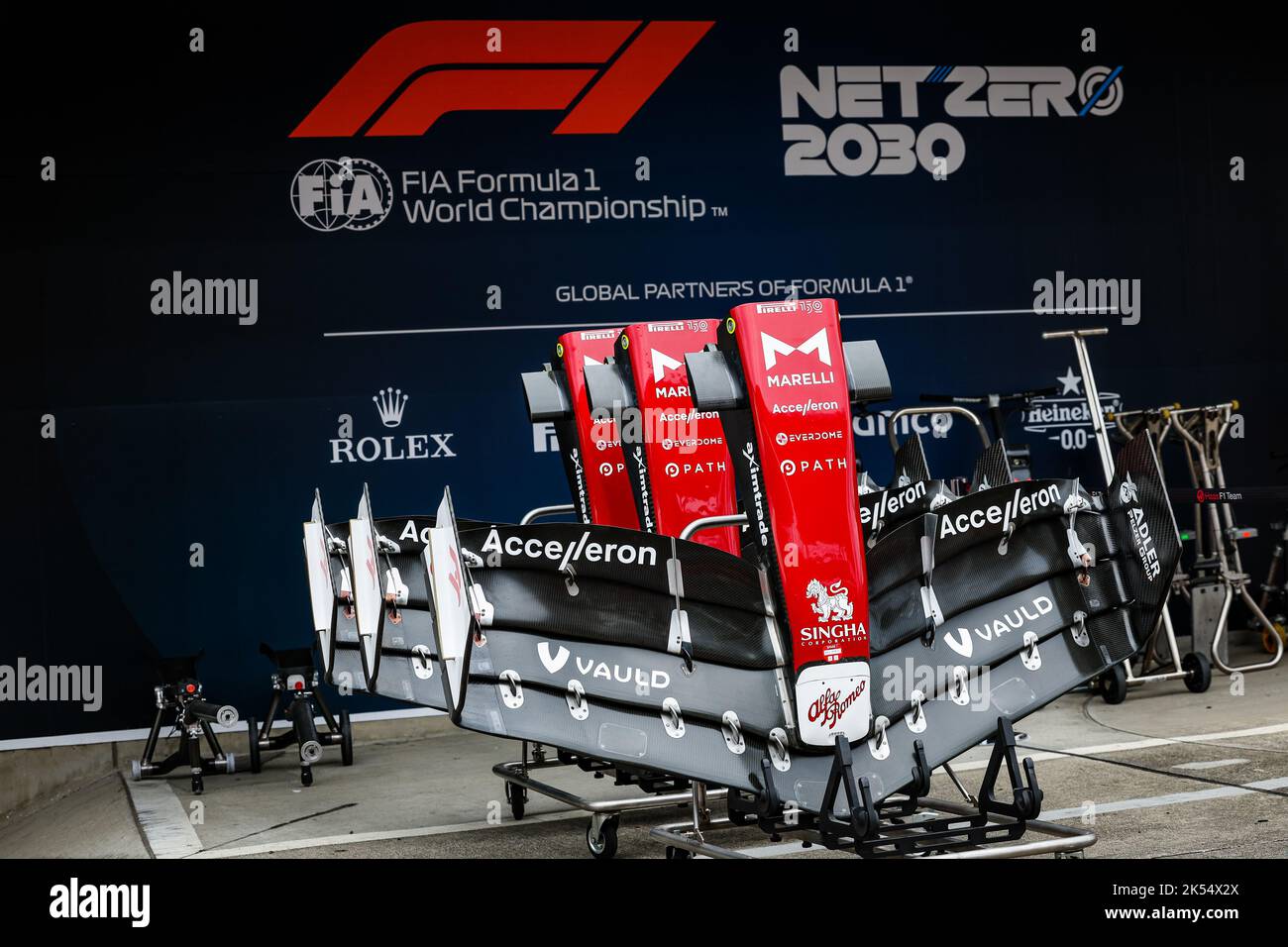 Alfa Romeo F1 Team ORLEN C42, dettaglio meccanico delle ali anteriori durante il Gran Premio di Formula 1 Honda 2022, 18th° round del Campionato del mondo FIA di Formula uno 2022 dal 7 al 9 ottobre 2022 sul Suzuka International Racing Course, a Suzuka, Prefettura di mie, Giappone - Foto: Florent Gooden / DPPI/DPPI/LiveMedia Foto Stock
