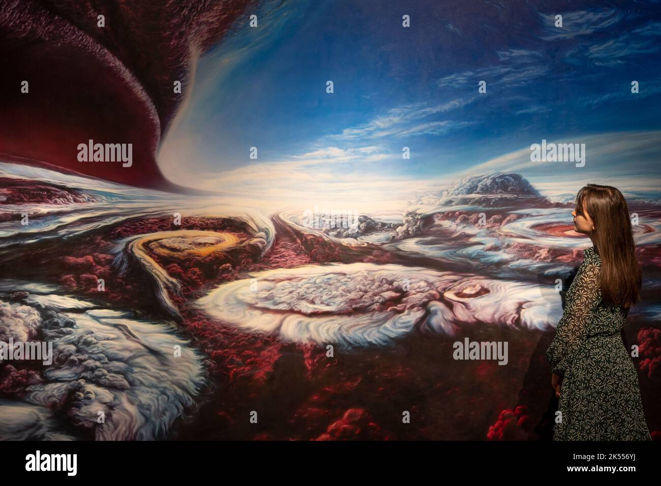 Christie’s, Londra, Regno Unito. 6 ottobre 2022. Christie’s presenta Two Evening Sales come punto focale del programma della settimana del fregio il 13th ottobre: 20th/21st Century: London Evening sale. Immagine: Glenn Brown (b. 1966), Gesù; i morti viventi (dopo ‘Giove Cloudscape’ 1982 di Adolf Schaller). Stima di £ 2.200.000-2.800.000. Credit: Malcolm Park/Alamy Live News Foto Stock