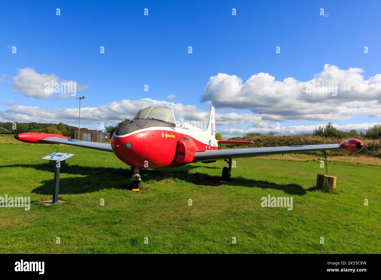 Carlisle, Inghilterra, 16 settembre 2022 : un vecchio aereo jet trainer BAC Jet Provost utilizzato dal RAF in mostra al museo dell'aviazione Solway di Carlis Foto Stock