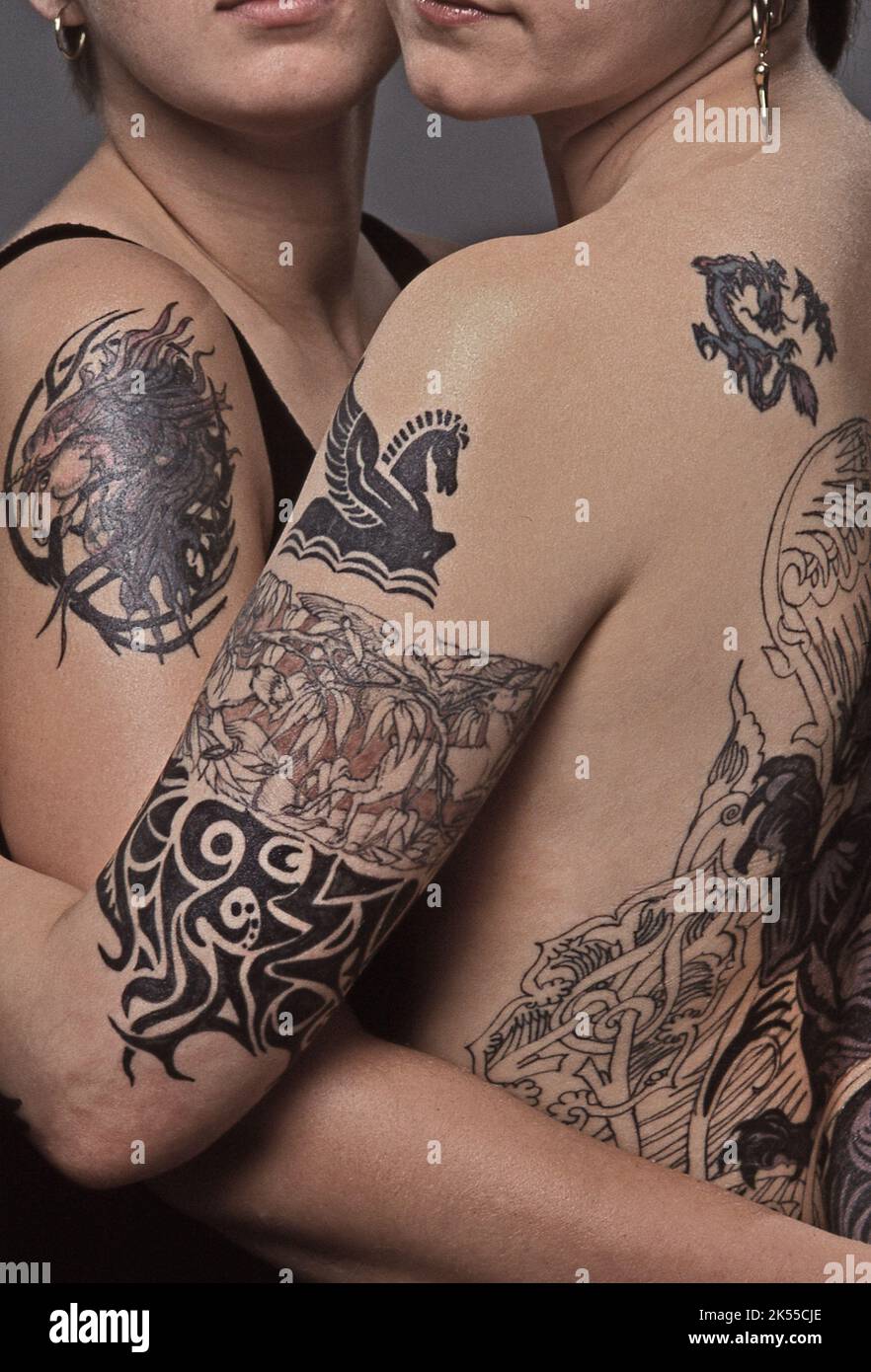 Donne con tatuaggio body art Foto Stock