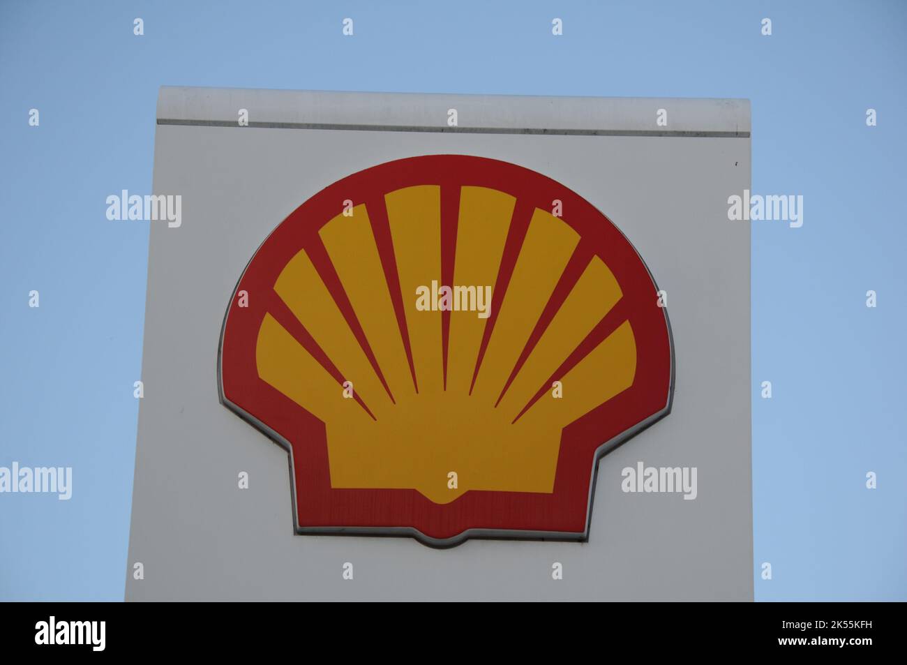 Kastrup/Copenaghen/Danimarca/06 ottobre 2022/distributore di benzina Shell a guscio inferiore nella capitale danese. (Foto..Francis Joseph Dean/immagini del decano) Foto Stock