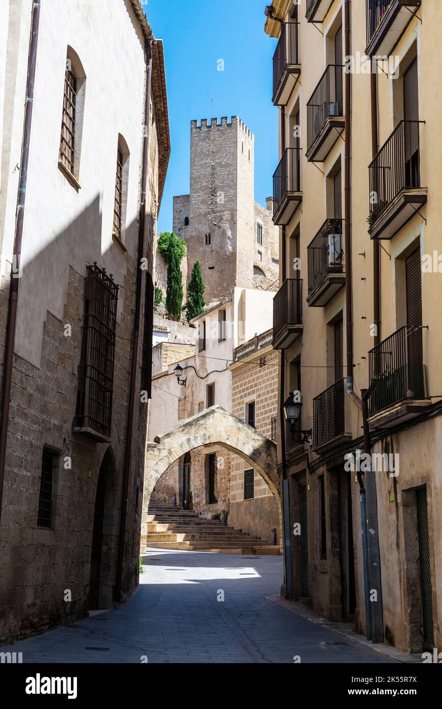 Vista sul castello di Suda, attualmente trasformato in hotel, dal centro storico di Tortosa, Tarragona, Catalogna, Spagna Foto Stock
