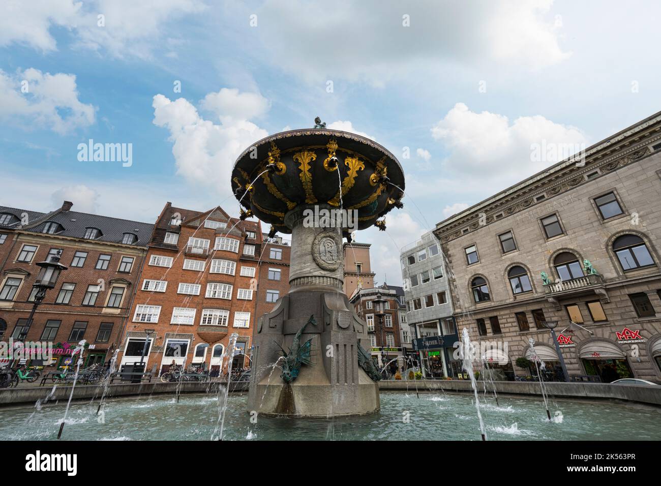 Copenaghen, Danimarca. Ottobre 2022. La Fontana della Carità in piazza Vestergade nel centro della città Foto Stock