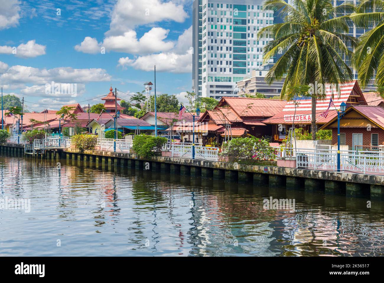 Kampung Morten case lungo il fiume Malacca, Melaka, Malaysia. Foto Stock