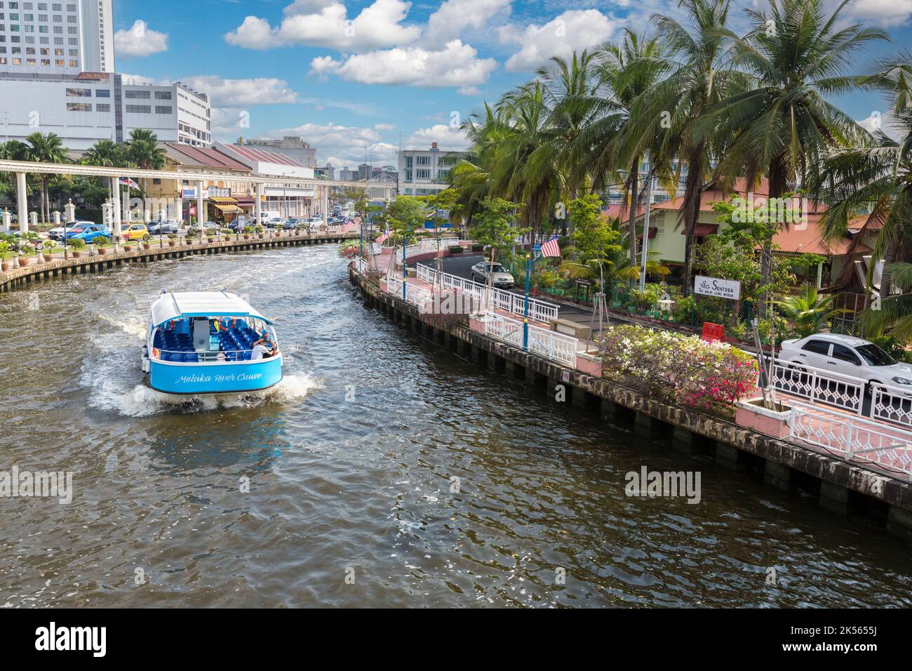 Malacca Una crociera sul Fiume in Barca, Villa Sentosa sulla destra, in Kampung Morten. Malacca, Malaysia. Foto Stock