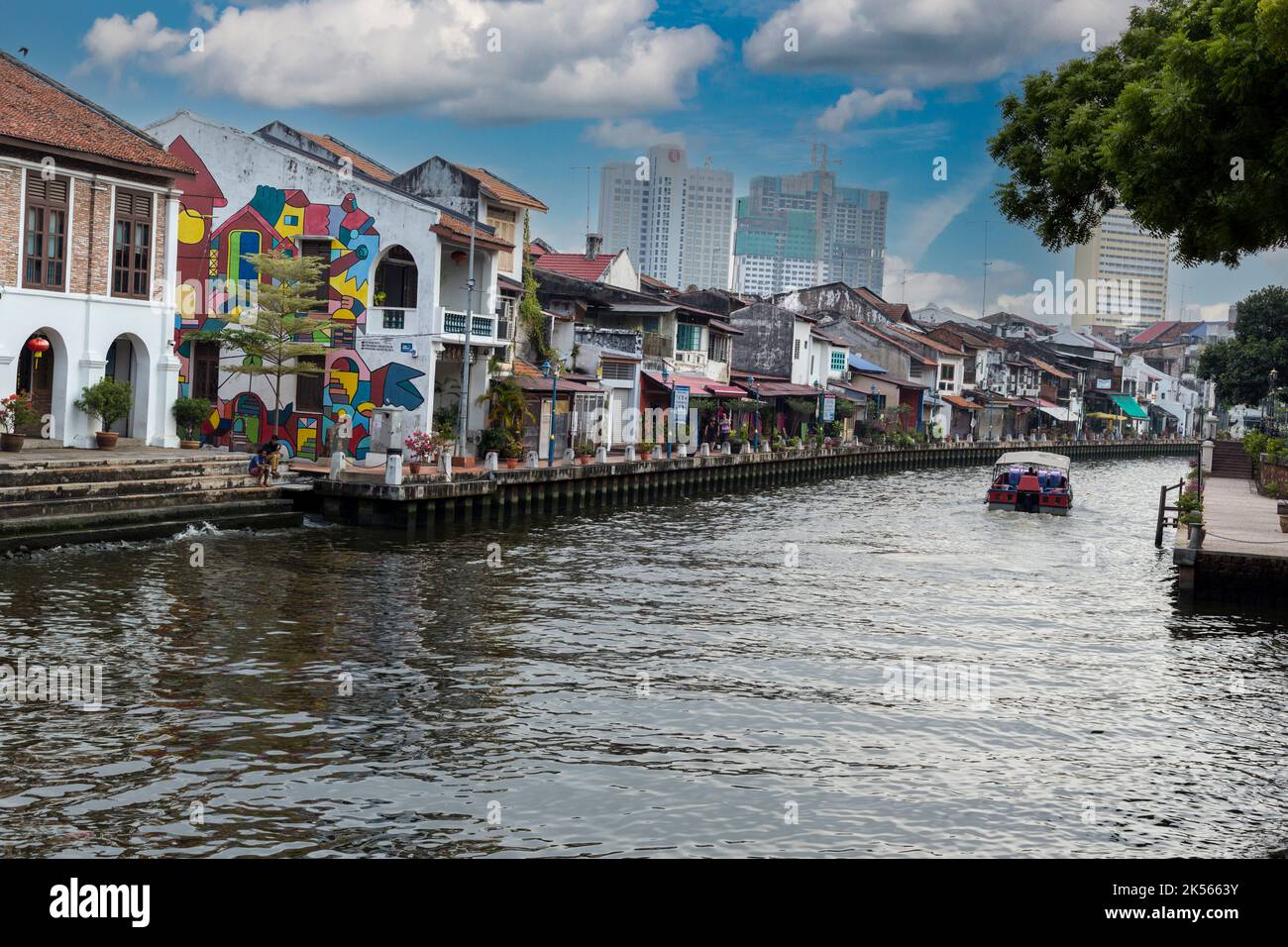 Vecchie botteghe la linea di Melaka River, Melaka, Malaysia. Foto Stock