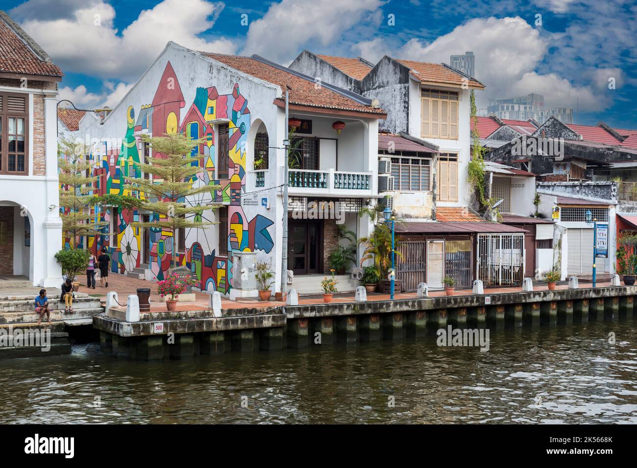 Vecchie botteghe la linea di Melaka River, Melaka, Malaysia. Foto Stock