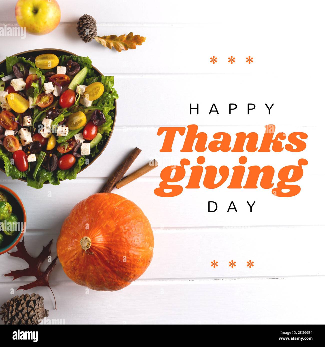 Composizione del testo del giorno felice di ringraziamento sopra l'insalata Foto Stock