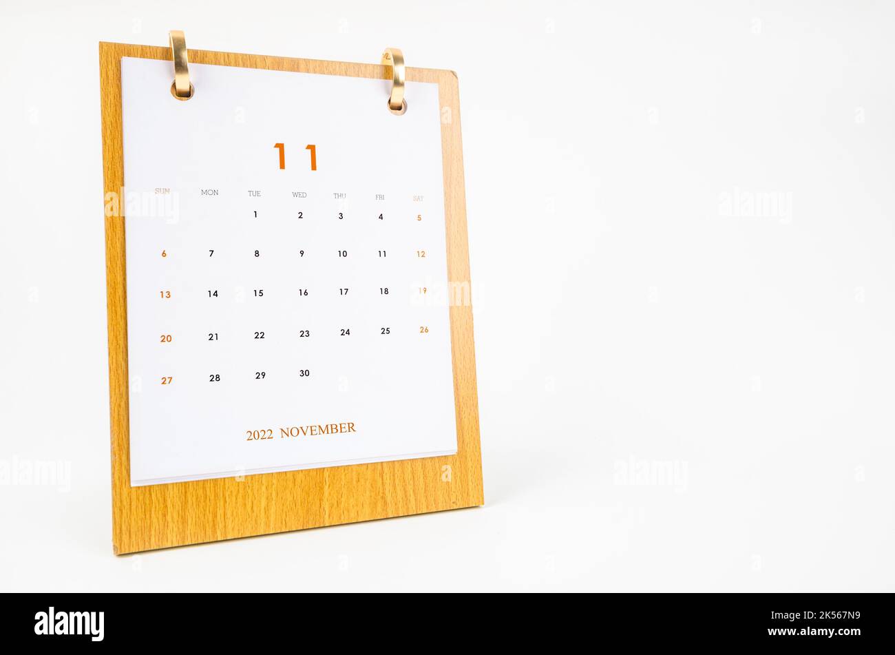 Novembre 2022 Calendario mensile della scrivania per 2022 anno isolato su sfondo bianco. Foto Stock