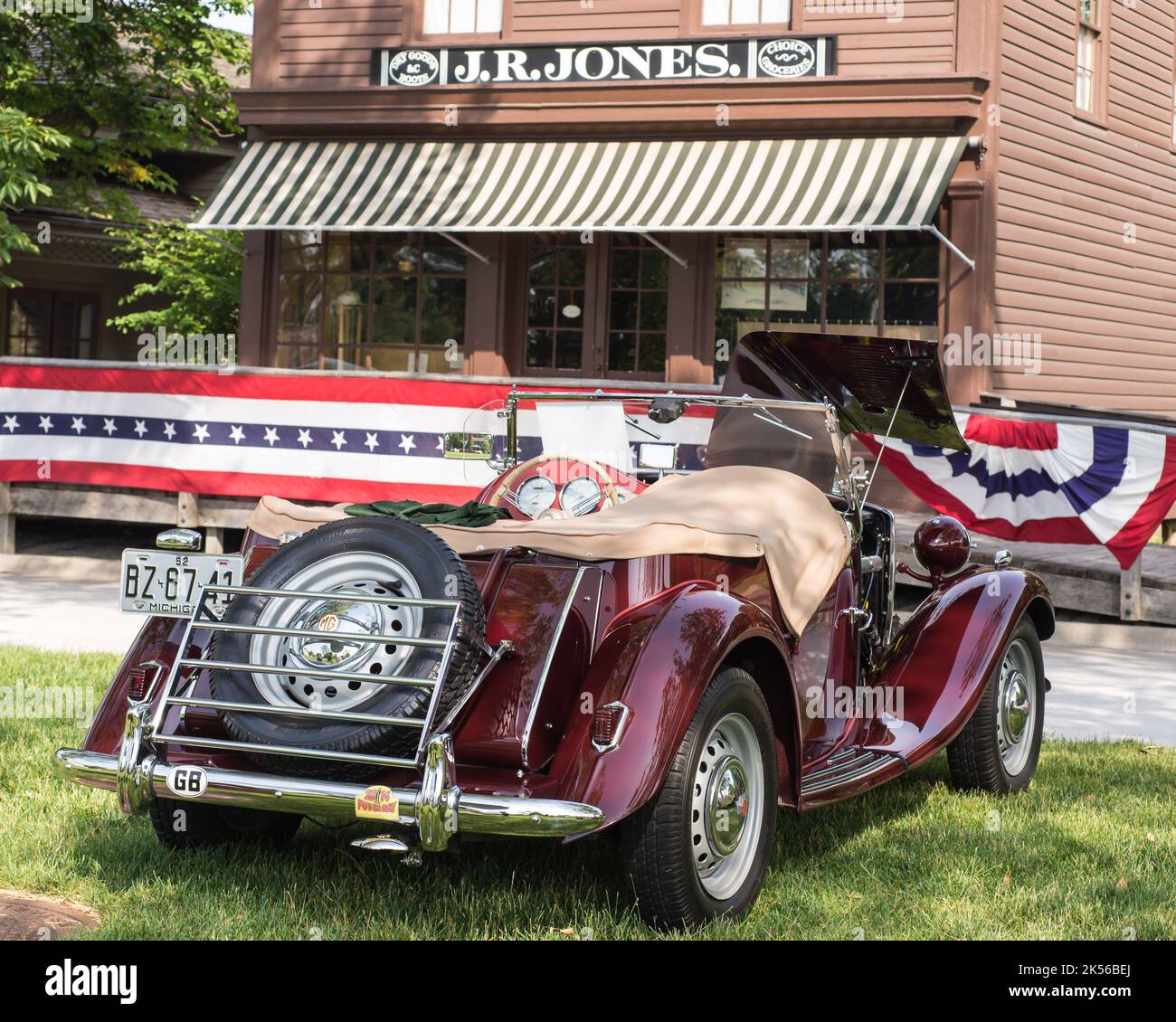 DEARBORN, MI/USA - 17 GIUGNO 2017: Un'auto TD Mark II da 1952 MG al Motor Muster di Henry Ford (THF), Greenfield Village, vicino a Detroit, Michigan. Foto Stock