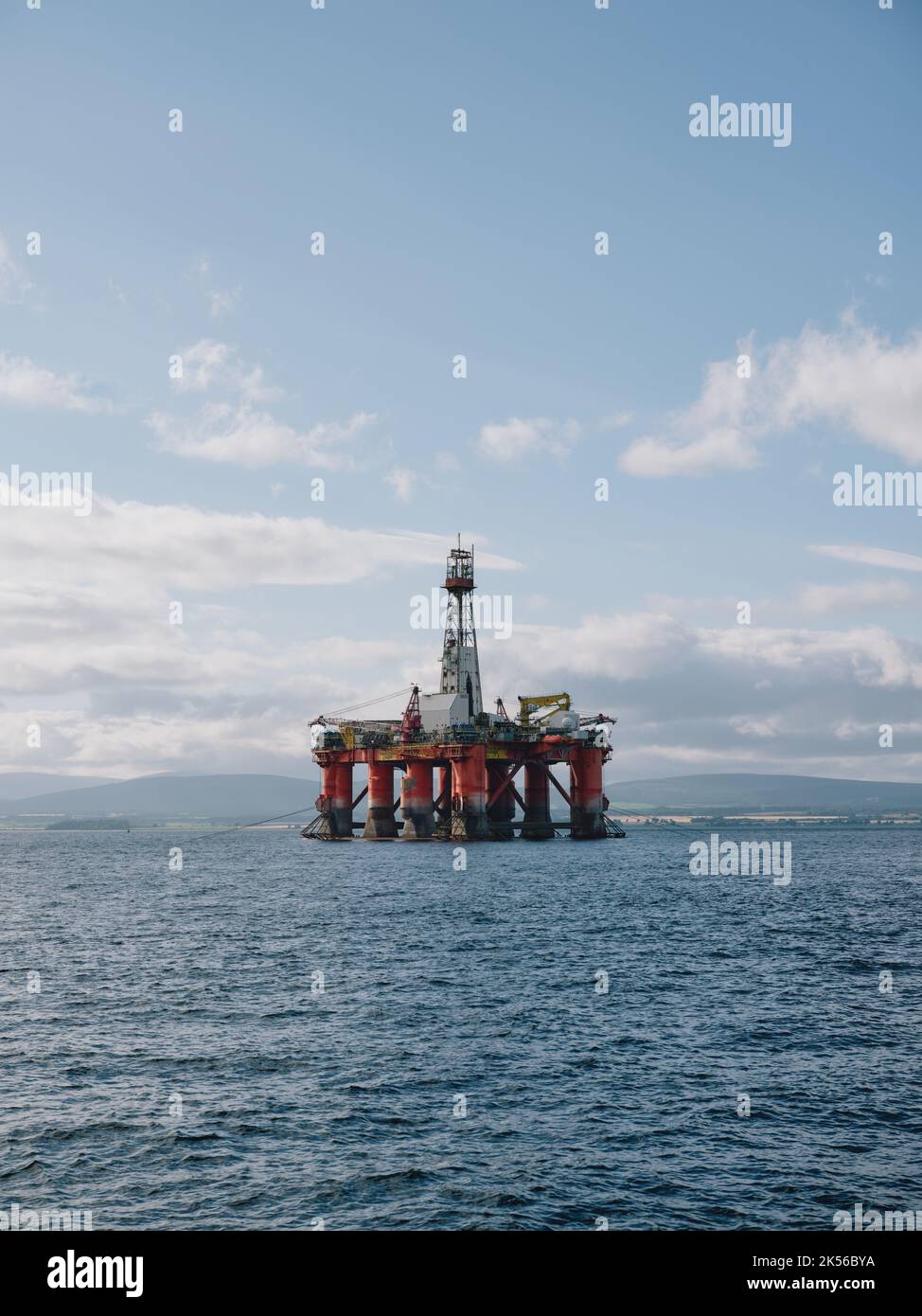 Piattaforma di perforazione petrolifera Transocean leader nei modelli Cromarty Firth, Cromarty, Black Isle, Ross & Cromarty, Highland, Scozia Regno Unito Foto Stock