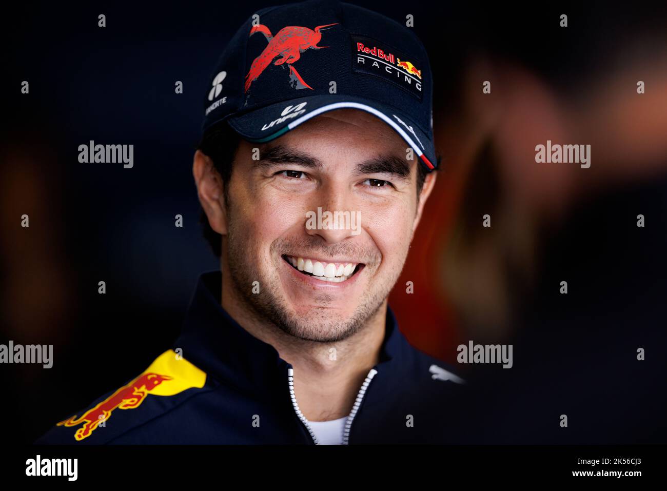 Circuito Internazionale di Suzuka 6/10/2022. Sergio Perez (MEX) del team Red Bull durante un'intervista. Credit corleve/Alamy Live News. Foto Stock