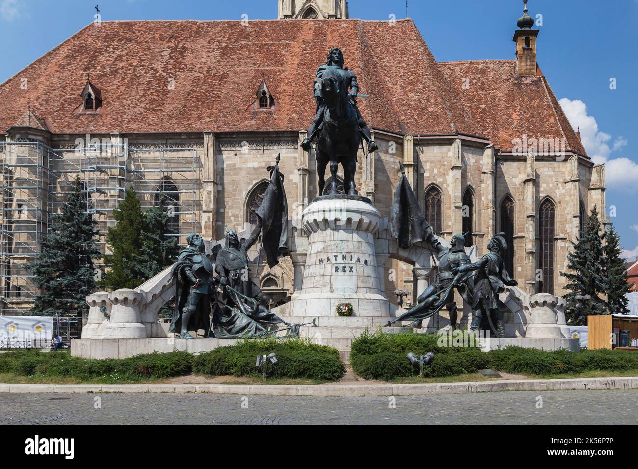 CLUJ-NAPOCA, TRANSILVANIA, ROMANIA - 21 AGOSTO 2018: La famosa statua di Mathias Rex il 21 agosto 2018 in Cluj-Napoca. Foto Stock