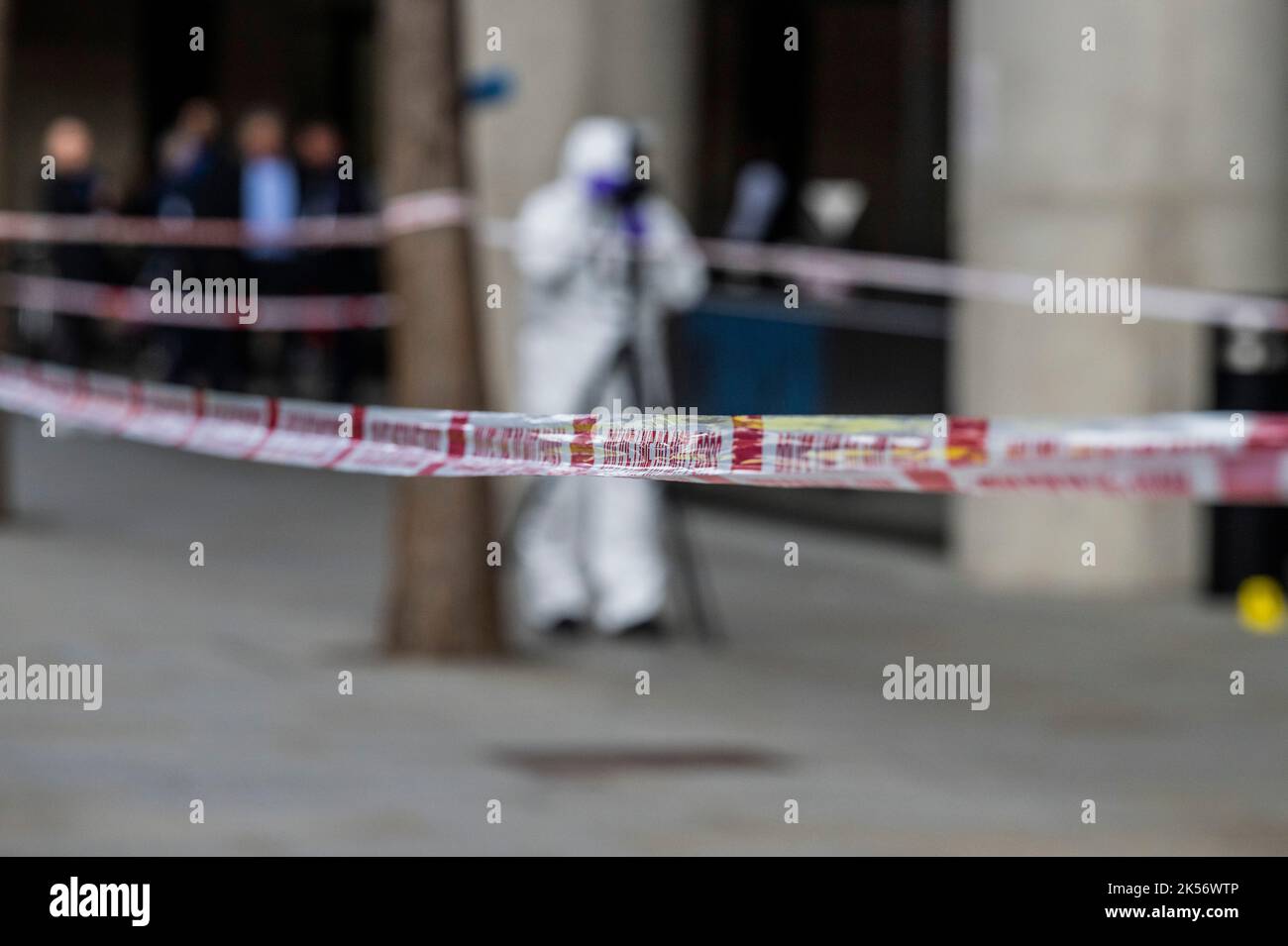 Città di Londra, Regno Unito. 06th Ott 2022. La polizia della città di Londra e la loro squadra di medicina legale indagano su un triplice stabbing all'esterno di 22 Bishopsgate. Credit: Guy Bell/Alamy Live News Foto Stock