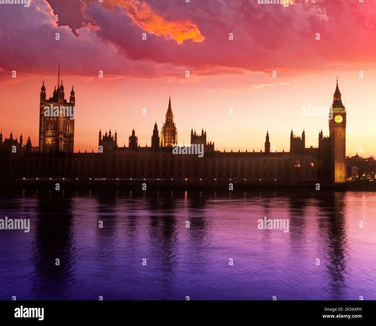 Case del Parlamento Fiume Tamigi Londra Inghilterra REGNO UNITO Foto Stock