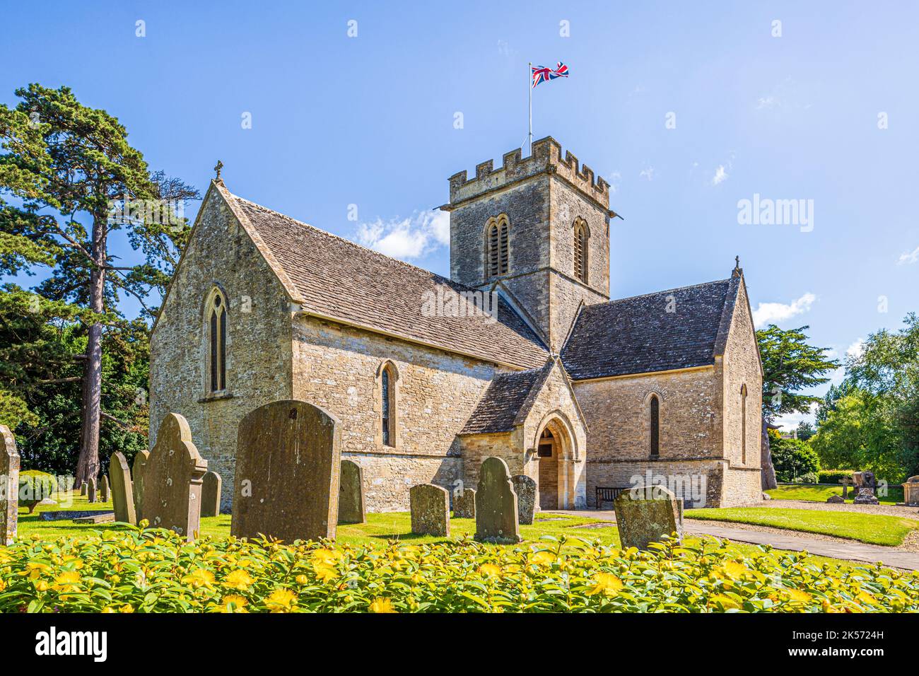 La chiesa di Santa Maria Vergine nel villaggio Cotswold di Meysey Hampton, Gloucestershire, Inghilterra UK Foto Stock