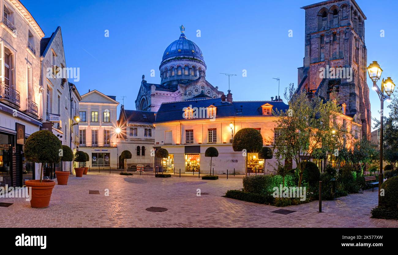 Francia, Indre et Loire, Valle della Loira sulla lista del patrimonio mondiale dell'UNESCO, Tours, città vecchia, spettacolo di luci Foto Stock