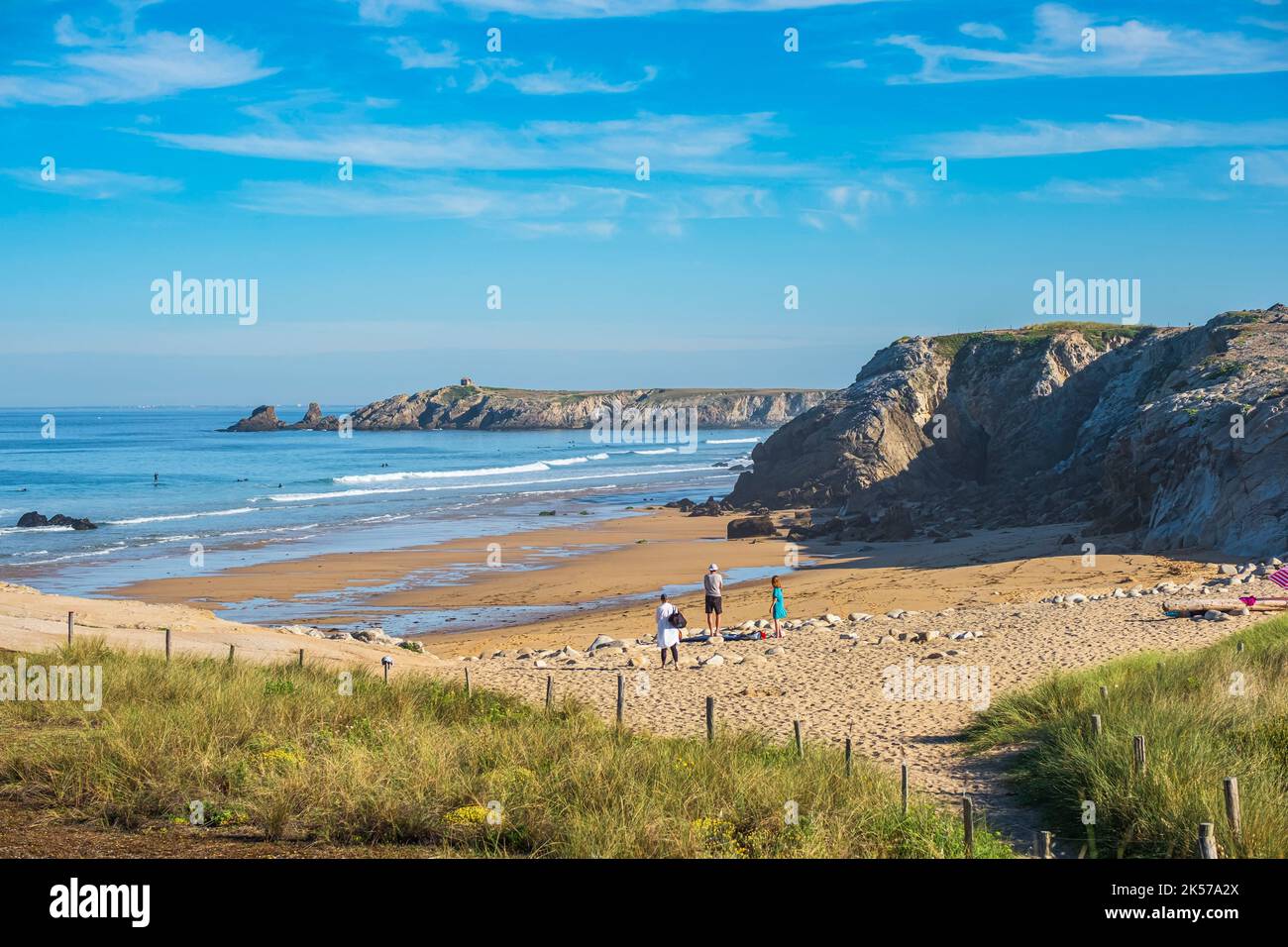 Francia, Morbihan, Saint-Pierre-Quiberon, Wild Coast, Port Bara spiaggia sul sentiero costiero o GR 34 lunga distanza percorso Foto Stock