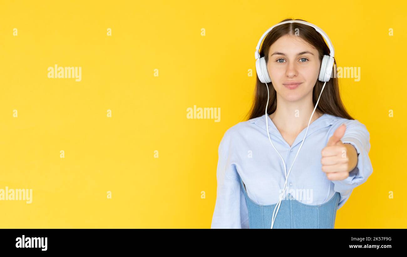 grande musica supportata sfondo pubblicità donna Foto Stock