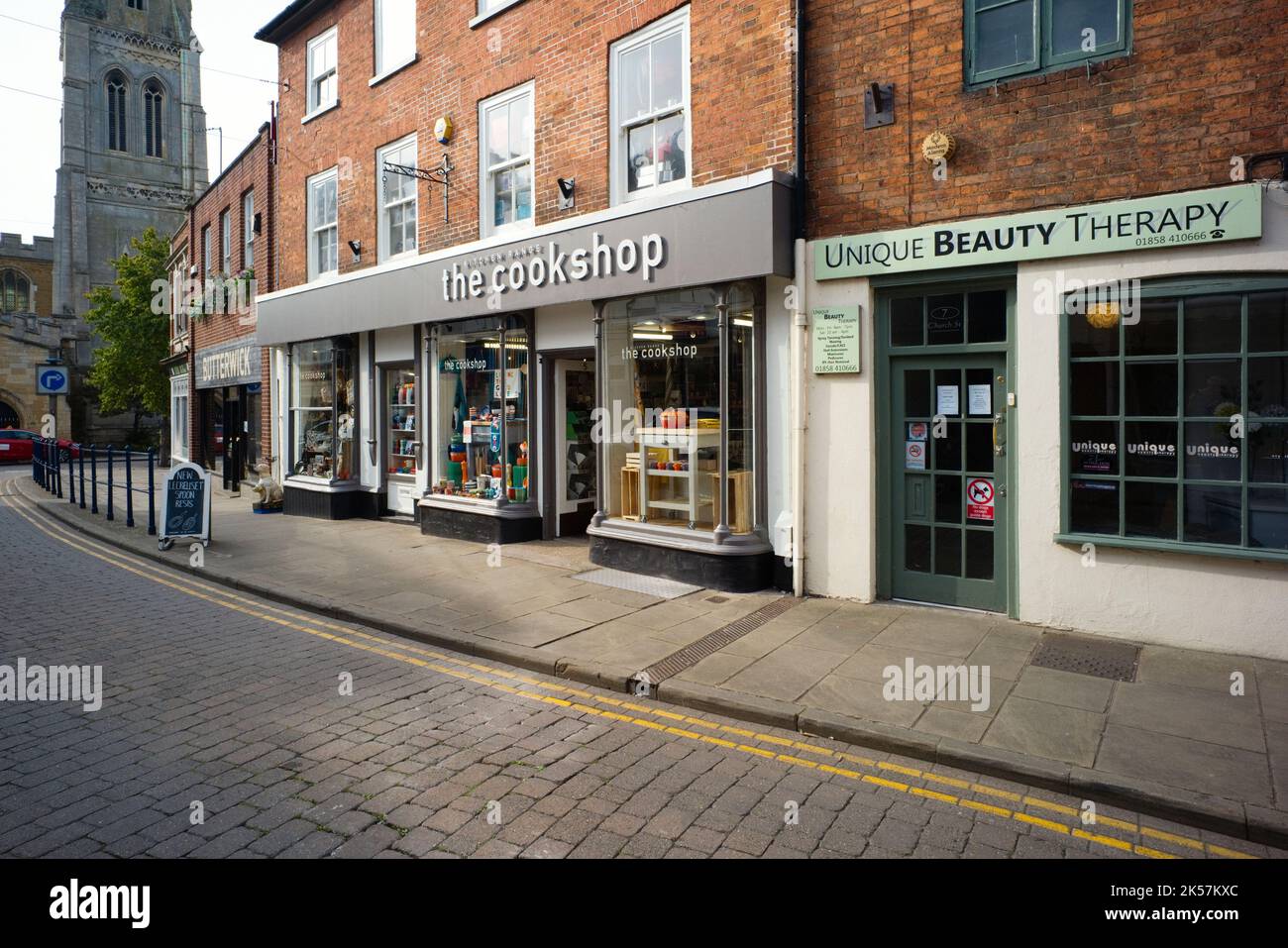 Negozio di cucina e salone di bellezza nel centro di Market Harborough Foto Stock