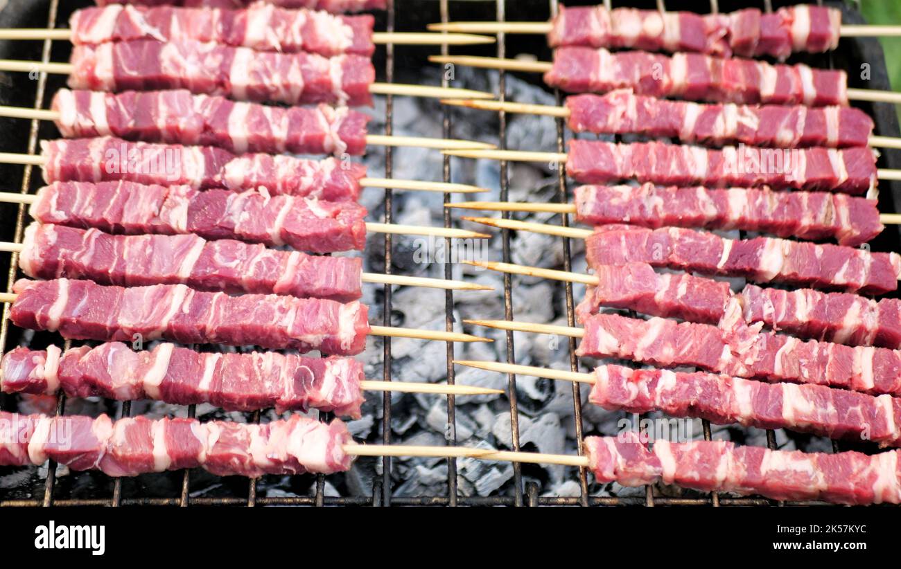 Spiedini di carne di carne di montone immagini e fotografie stock ad alta  risoluzione - Alamy