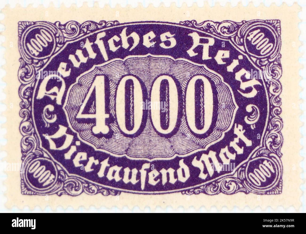Foto di un francobollo del Reich tedesco a 4000 marchi 1923 durante un periodo di iperinflazione Foto Stock