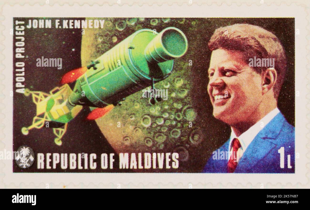 Foto di una Repubblica delle Maldive francobollo Apollo Spacecraft con un ritratto di John F. Kennedy esplorazioni spaziali di US e URSS serie 1974 Foto Stock