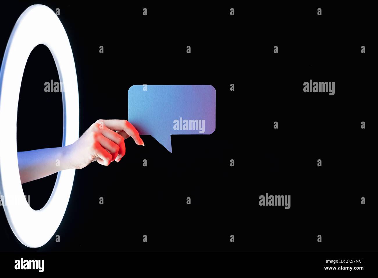 icona della finestra di dialogo messaggio futuro testo della mano bubble scuro Foto Stock