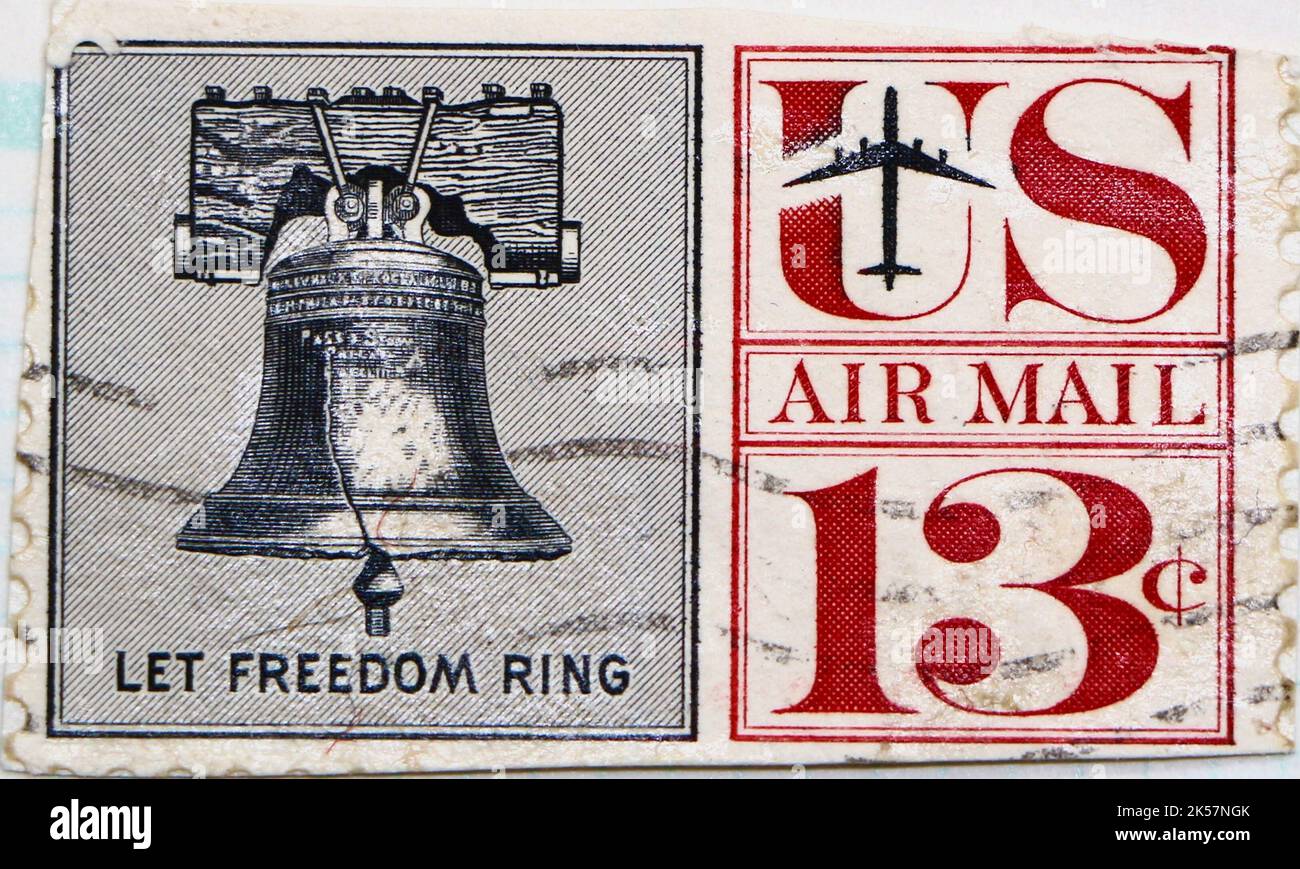 Foto di un francobollo USPS con un'illustrazione della campana Liberty emessa dal 1952 al 1967 Foto Stock