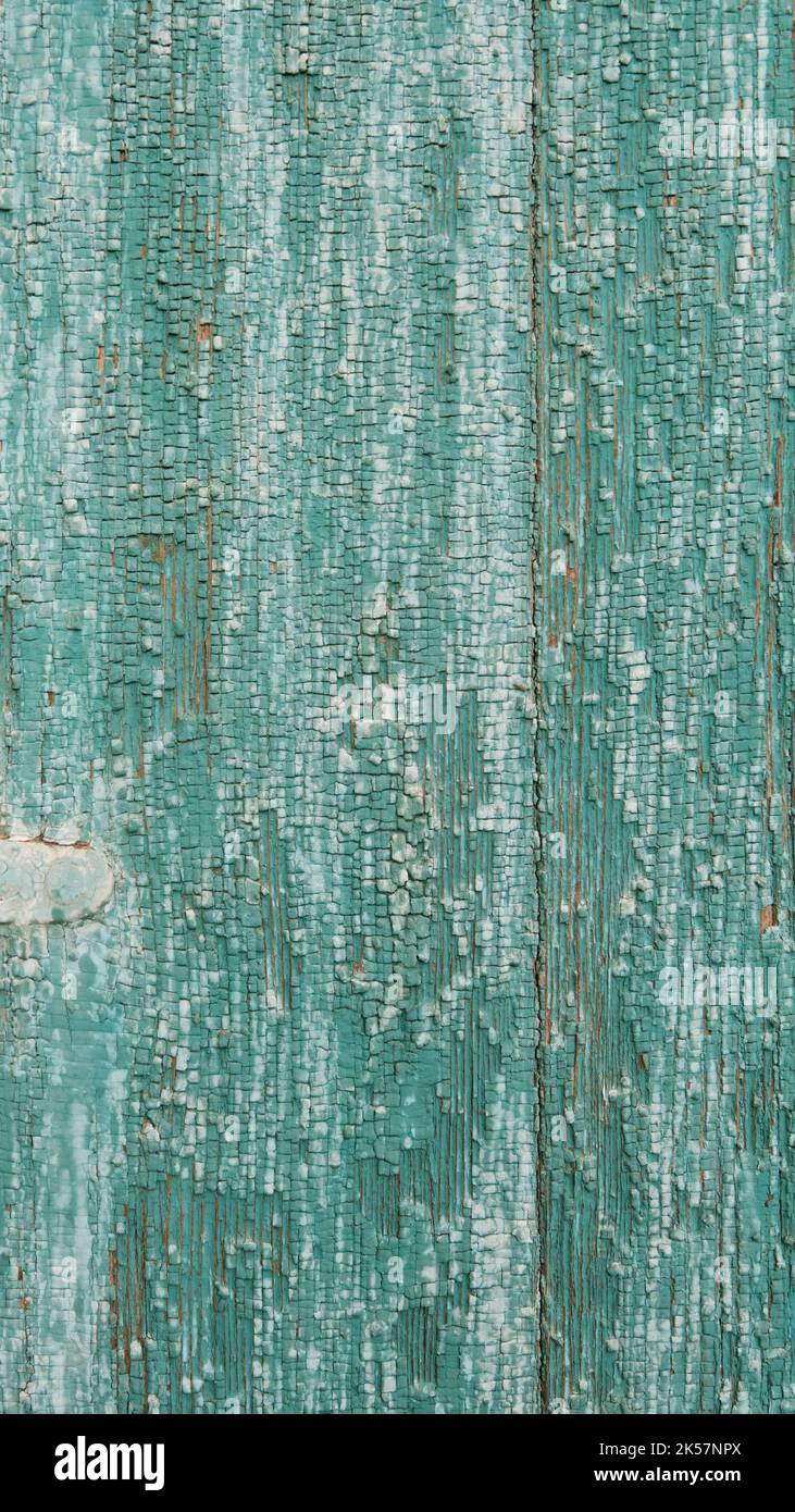 Vecchie tavole di legno dipinte con vernice turchese peeling come sfondo astratto per storie, carta da parati Foto Stock