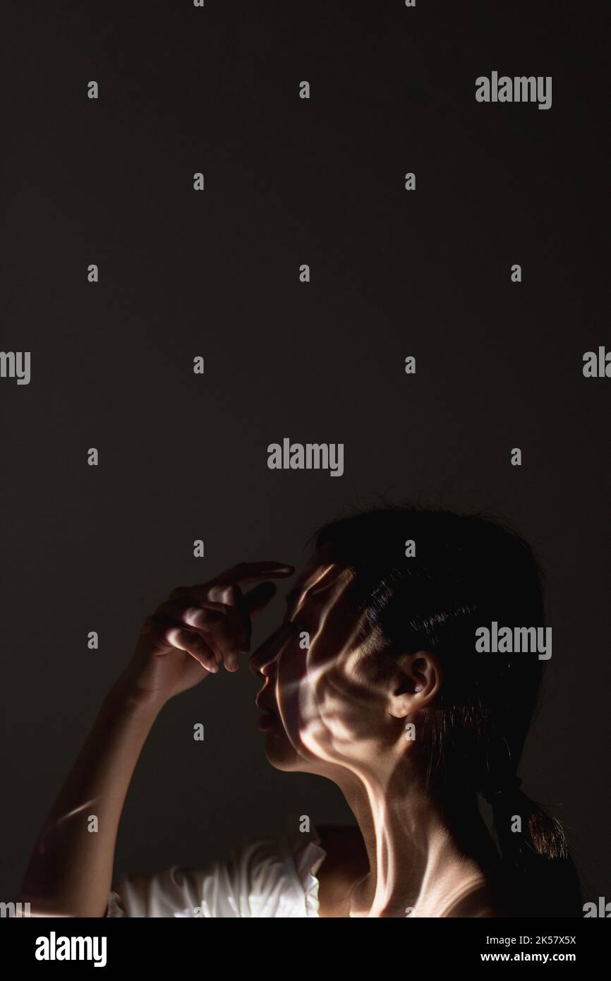 arte ritratto spirituale illuminazione donna asiatica Foto Stock