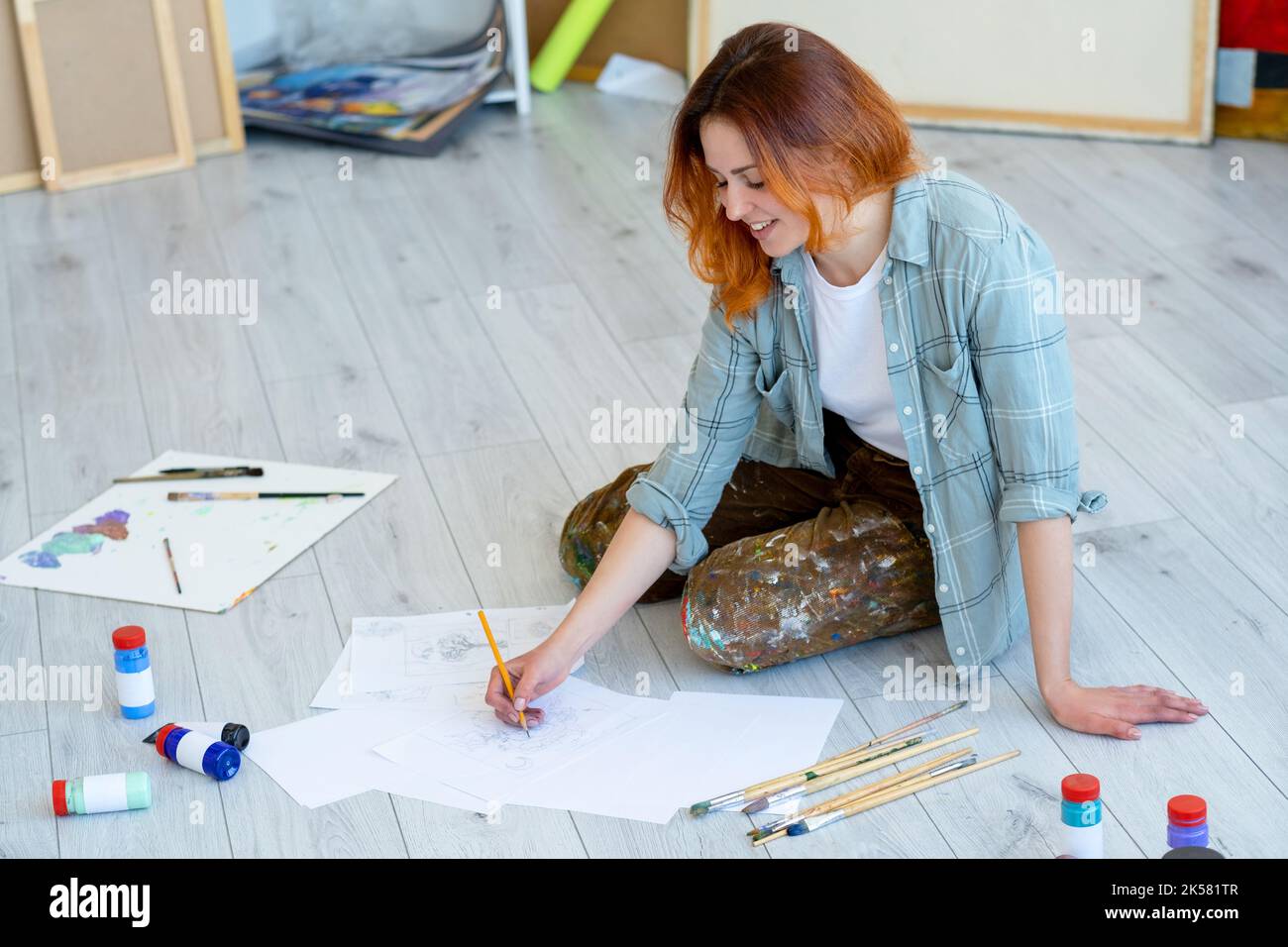 disegno arte creativa casa vacanza donna pittura Foto Stock