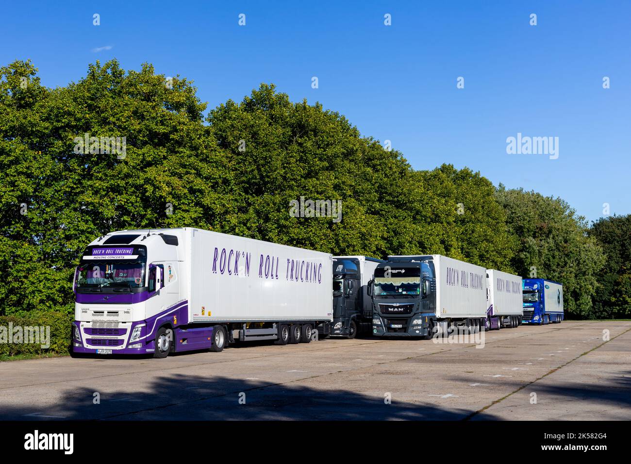 Bella e potente guardando camion parcheggiati su a Alexandra Palace.The Rock and Roll camion sono basati in Germany.Parked attentamente in una linea. Foto Stock