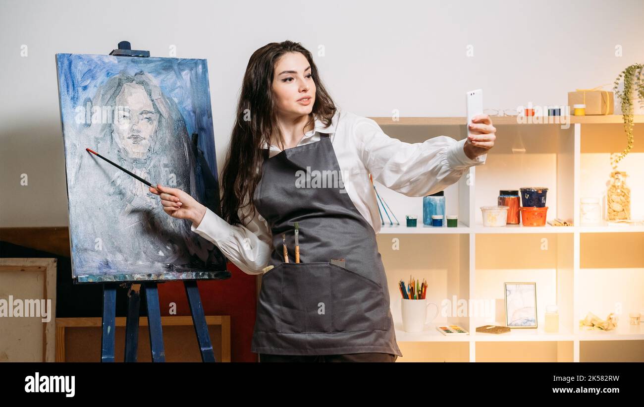 studio d'arte artista femminile pittura casa creativa Foto Stock