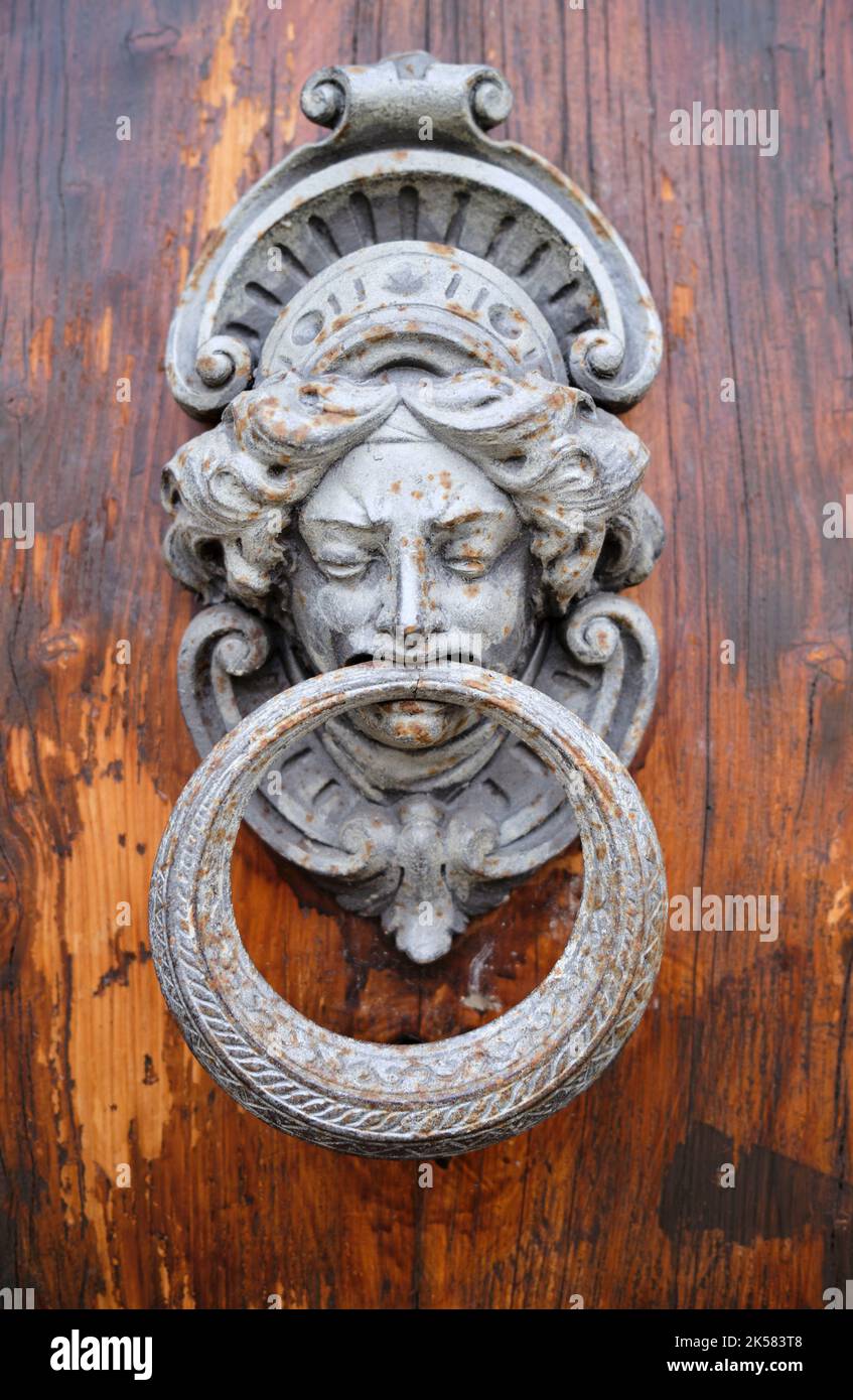 Porta ornata Knoccker Firenze Italia Foto Stock