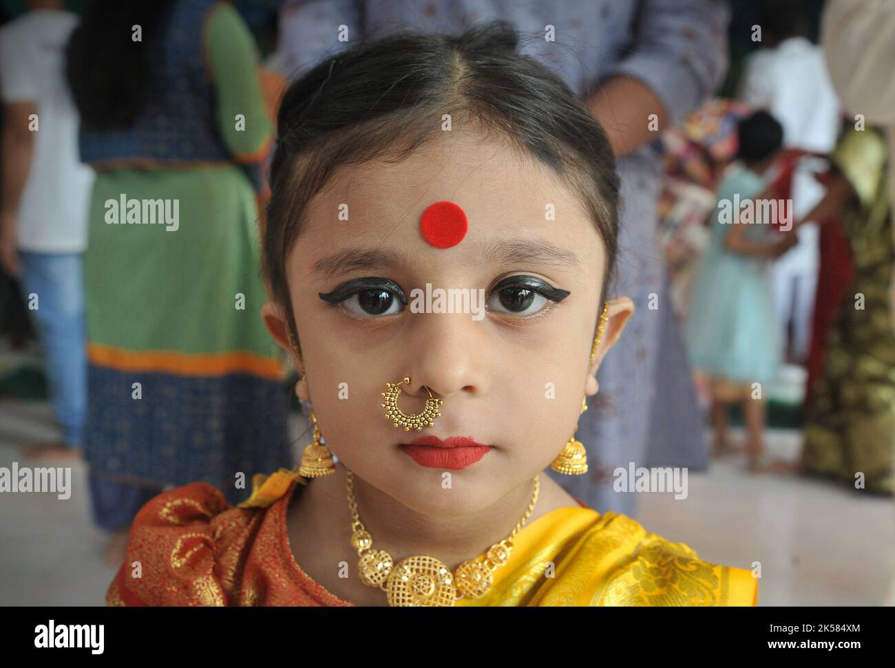 Dhaka, Bangladesh. 6th ottobre 2022. Bijaya Dashami è stata celebrata con gioia nella Hazaribagh Sweeper Colony di Dhaka. Foto Stock